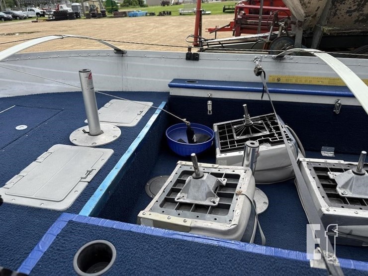 1991-smoker-craft-boat-image-10