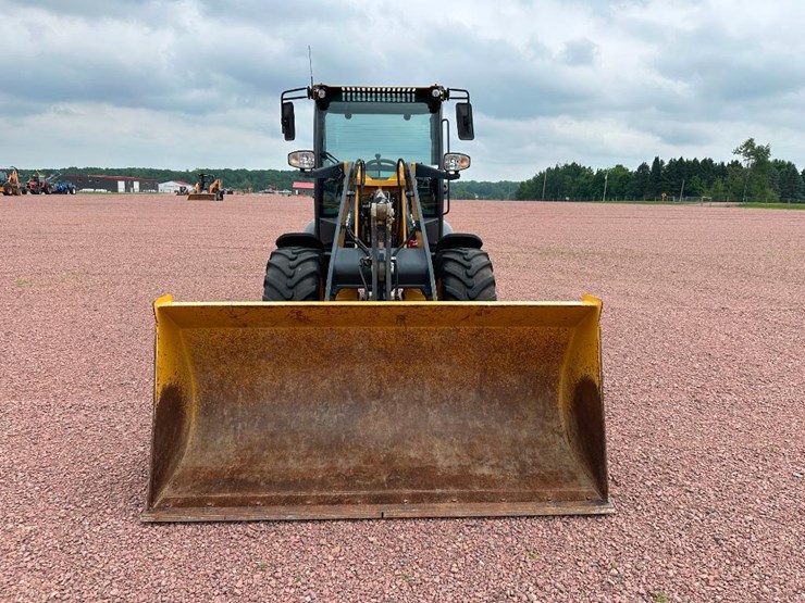 2017-deere-304l-image-2