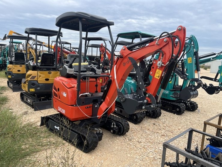 cfg-qk20r-mini-excavator-image-2