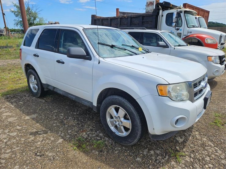 2011-ford-escape-image-7