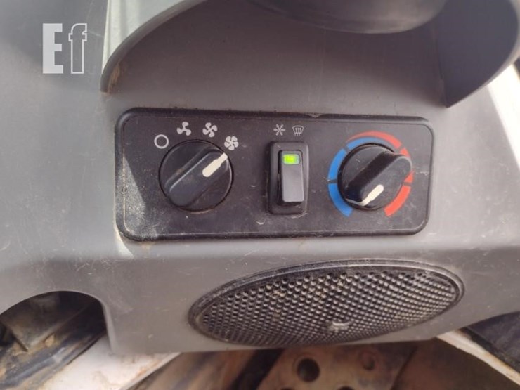 2021-bobcat-t870-image-13