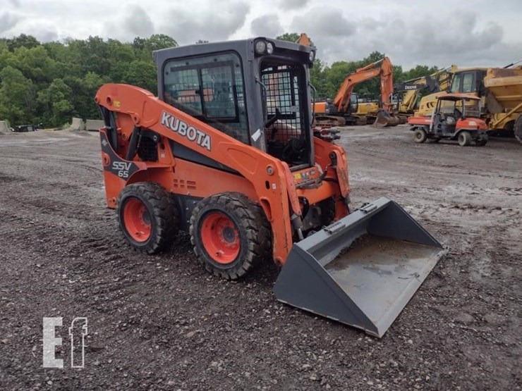 2016-kubota-ssv65-image-26