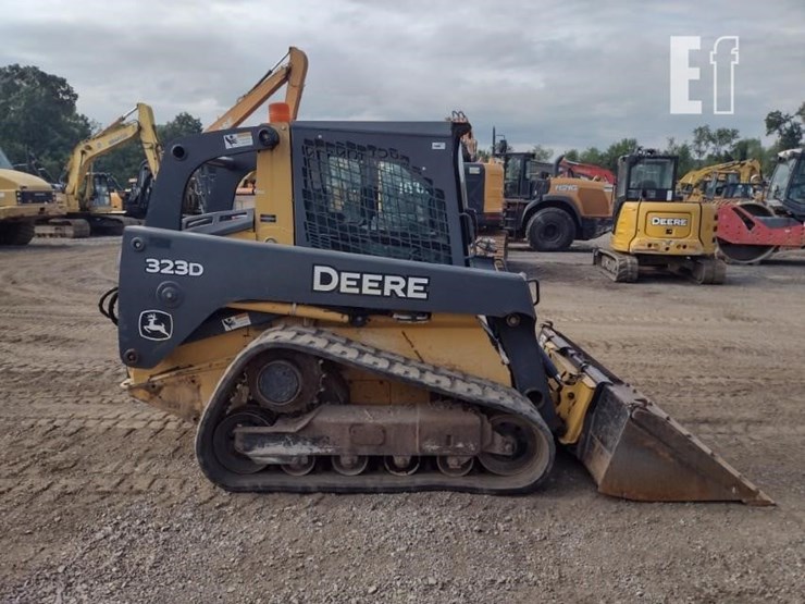 deere-323d-image-3