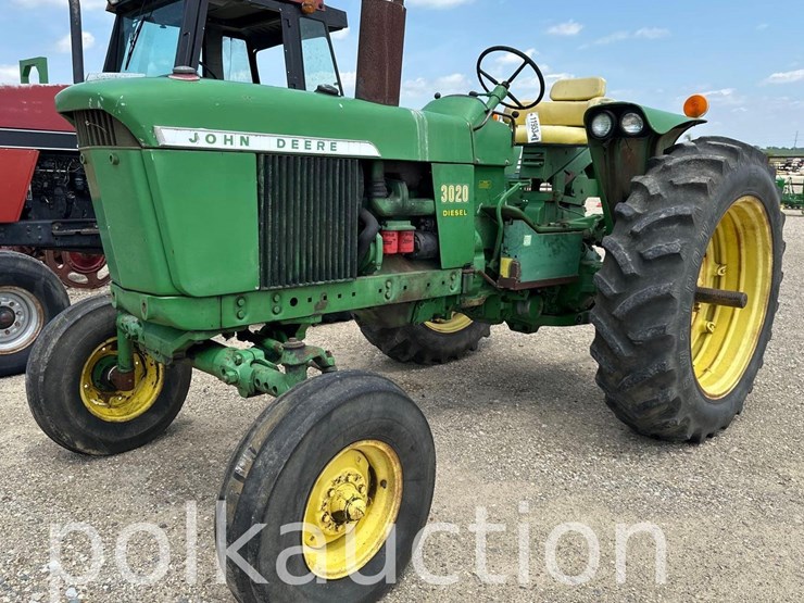 john-deere-3020-image-1