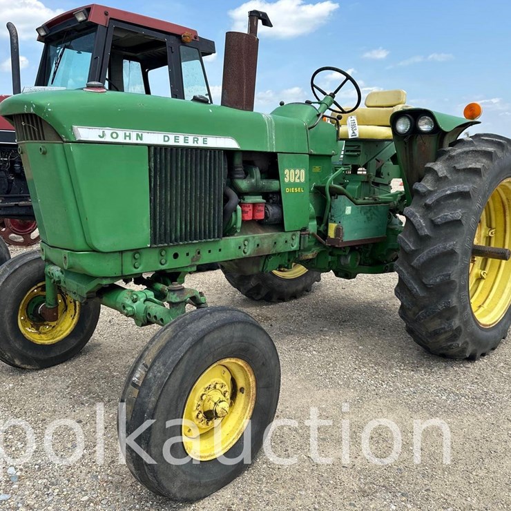 JOHN DEERE 3020
