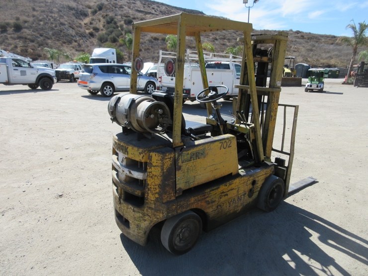 clark-c300-40-warehouse-forklift,-image-3