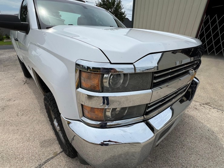 2015-chevrolet-silverado-2500hd-image-22