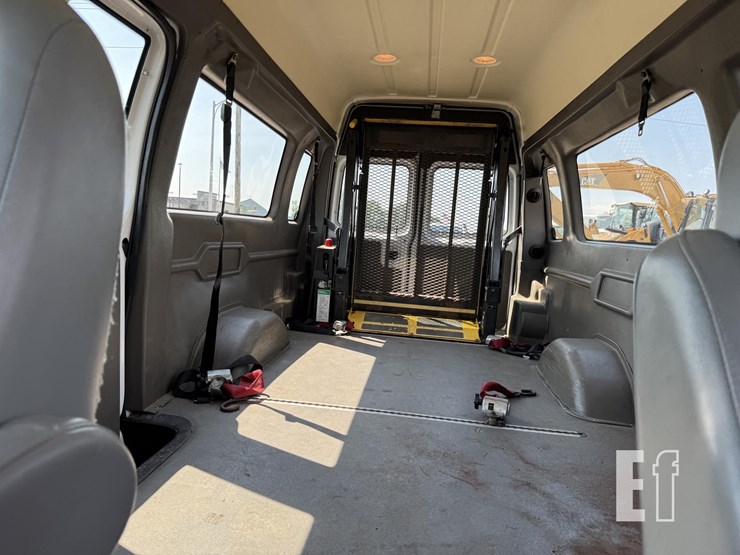 2012-ford-e250-image-15
