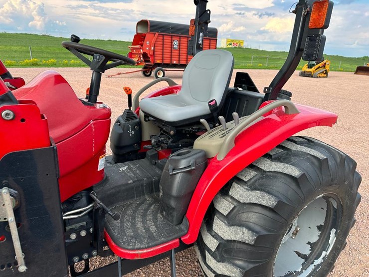 2011-case-ih-farmall-40-image-36