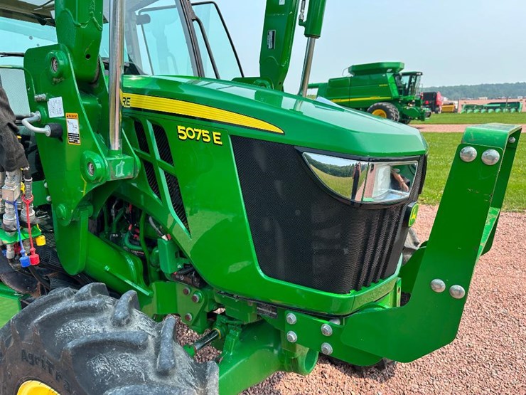 2020-john-deere-5075e-image-38