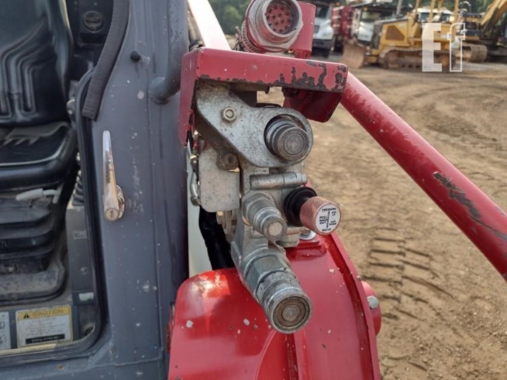2018-takeuchi-tl8-image-15