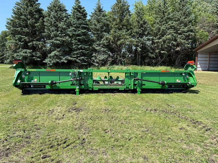 2021-john-deere-c12r-image-7