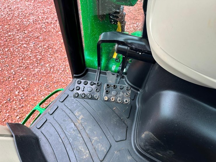 2022-john-deere-3046r-image-61