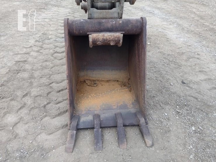 2015-takeuchi-tb280fr-image-14