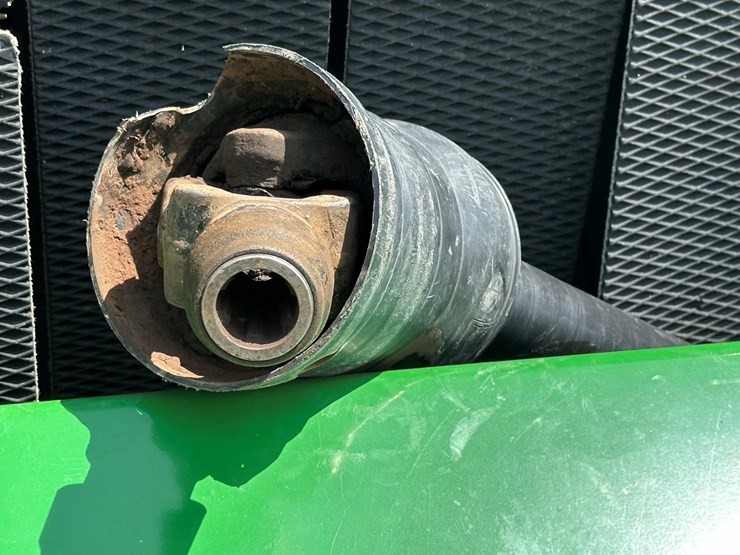 2018-john-deere-560m-image-6