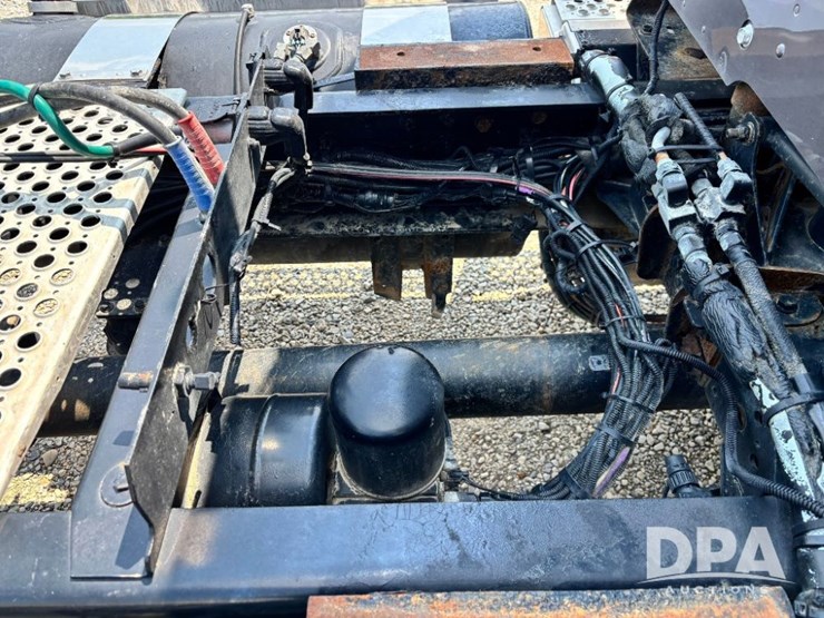 2016-kenworth-t880-image-50
