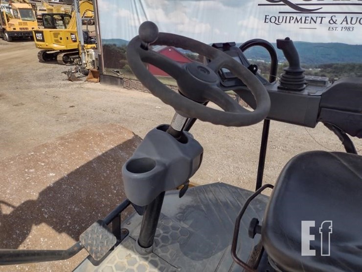 2015-caterpillar-cs56b-image-9