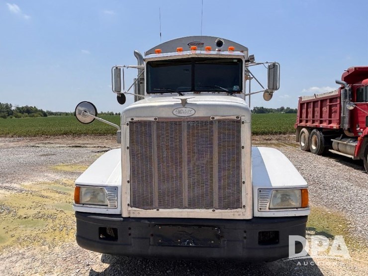 1996-peterbilt-377-image-3