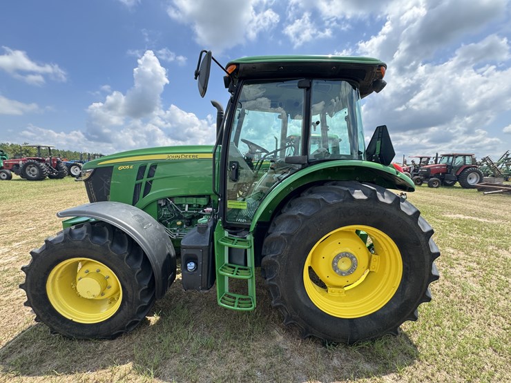 2020-john-deere-6105e-image-10