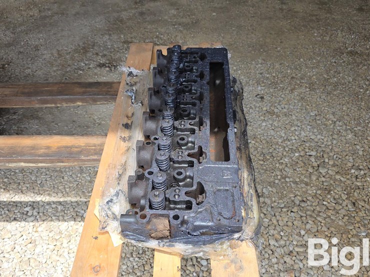 cummins-8.3-engine-head-image-4
