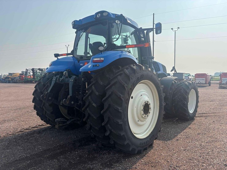 2012-new-holland-t8.360-image-4