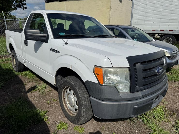 2011-ford-f150-xl-image-2