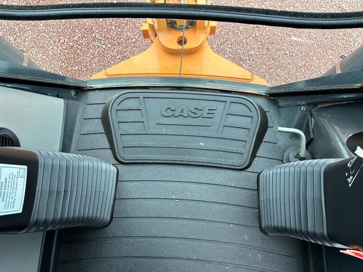 2019-case-580sn-image-64