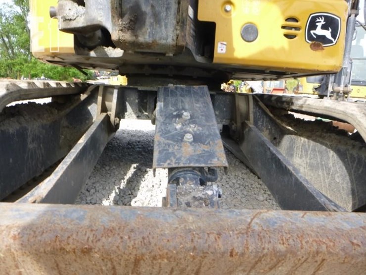 2022-deere-26g-image-21