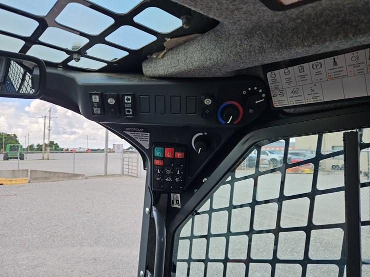 2022-deere-325g-image-11