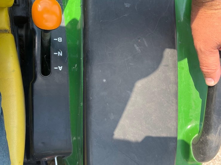 john-deere-3033r-image-17
