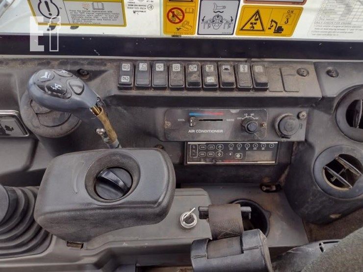 2018-takeuchi-tb260-image-10