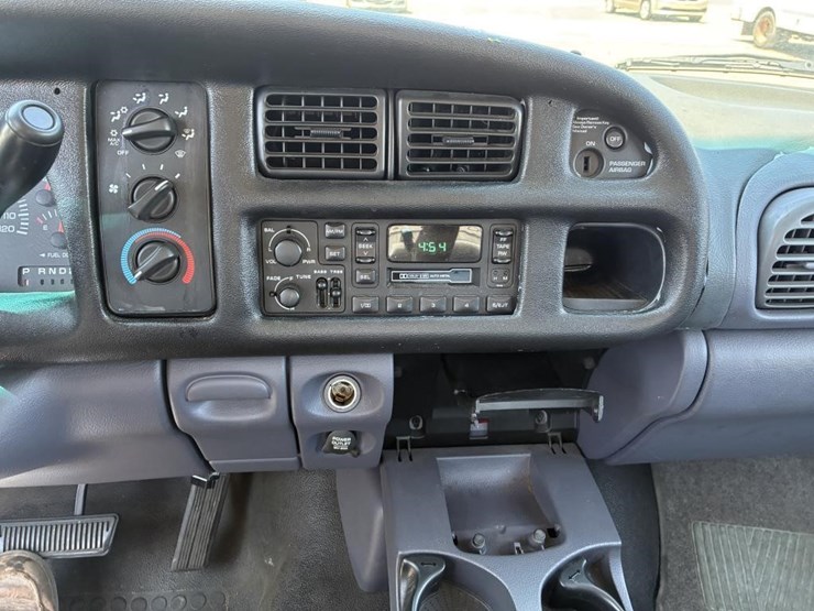 2001-dodge-2500-image-12