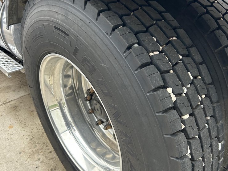 2020-kenworth-t800-image-9