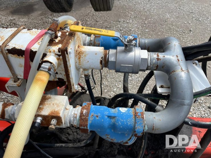 2017-kuhn-gladiator-1205-strip-till-bar-(jn2500)-image-19