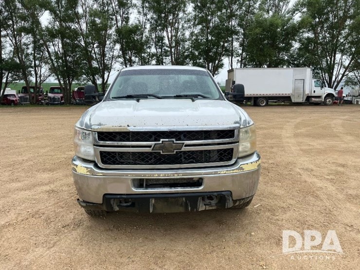 2011-chevrolet-silverado-2500-image-3