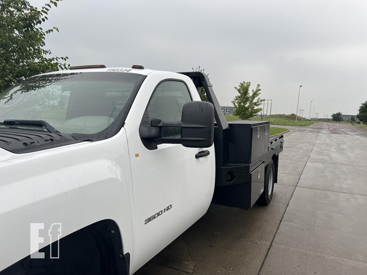 2011-chevrolet-3500hd-image-32