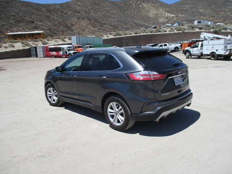 2020-ford-edge-sel-image-4