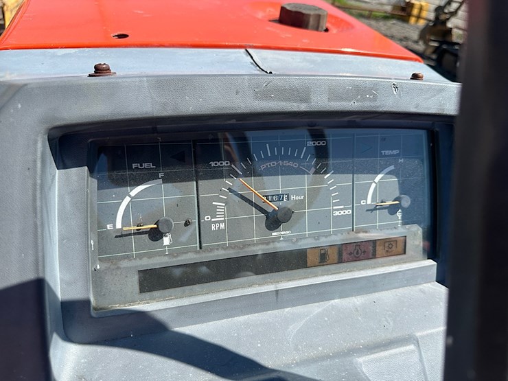kubota-m9500-tractor-image-11