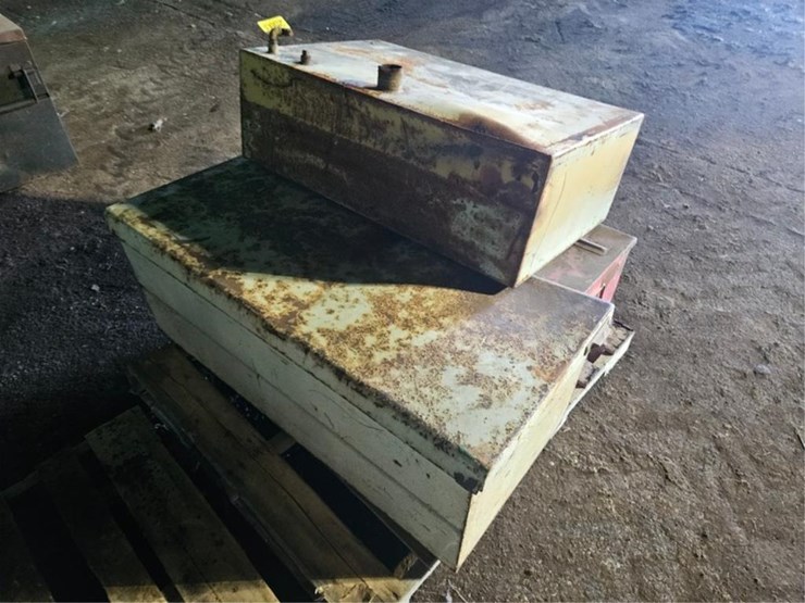 #2593-•-pallet-of-tanks-&-tool-boxes-image-4