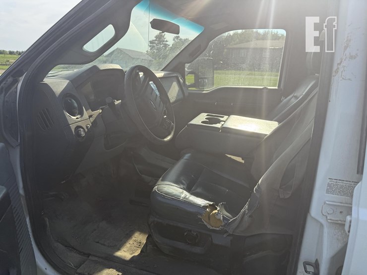 2013-ford-f550-image-13