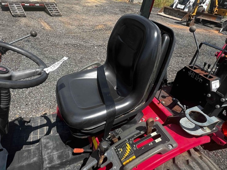 2017-mahindra-max26xl-tractor-image-13