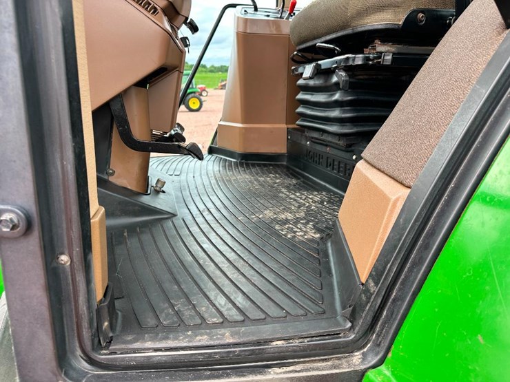 1996-john-deere-7400-image-47