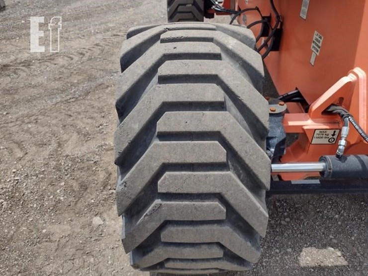 2015-jlg-740aj-image-18