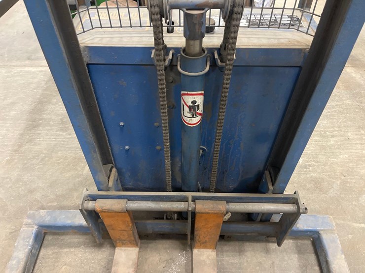 blue-giant-shop-forklift-image-6