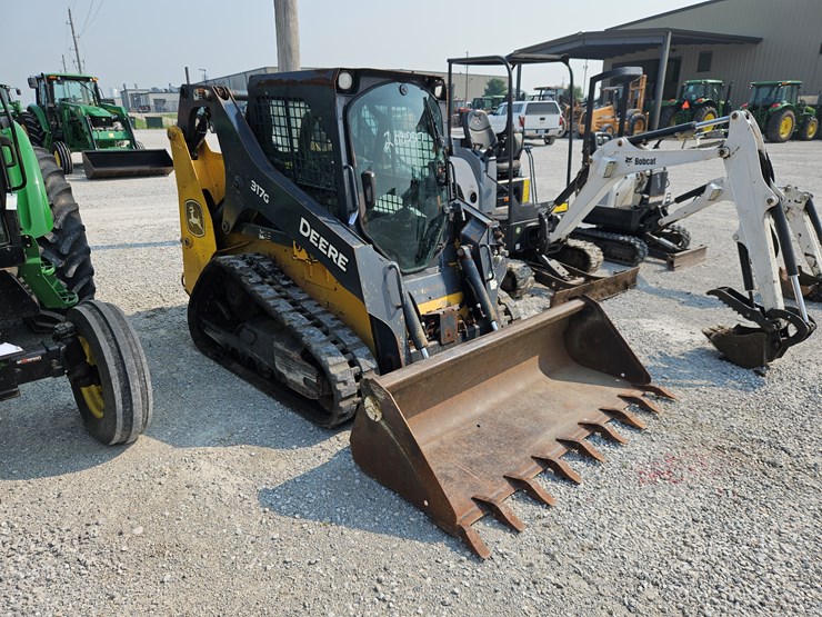 2020-deere-317g-image-24