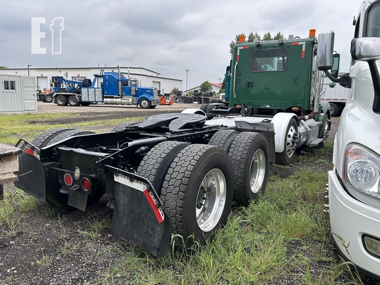 2015-freightliner-coronado-122-image-15