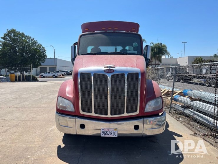 2018-peterbilt-579-image-10