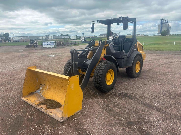 deere-204l-image-1