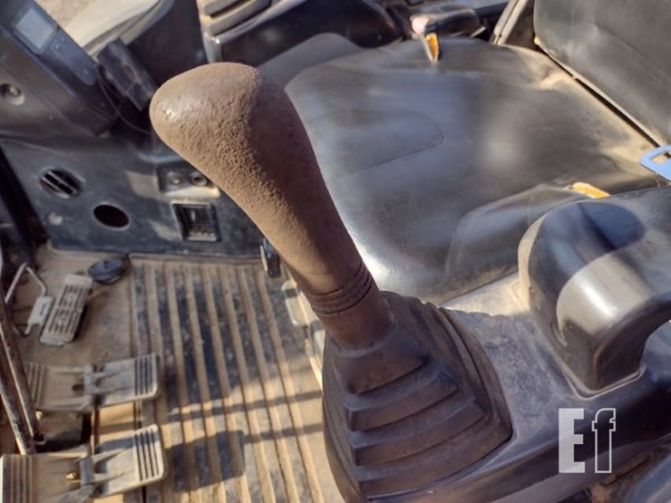 2006-deere-35d-image-12
