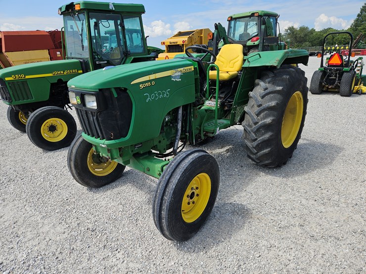 2011-john-deere-5055d-image-13